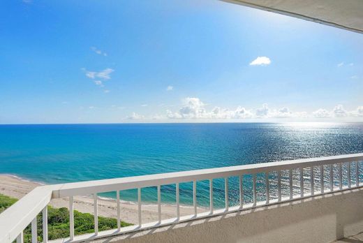 Residential complexes in Palm Beach Shores, Palm Beach