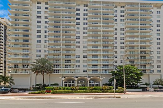 Miami Beach, Miami-Dade Countyのアパートメント・コンプレックス