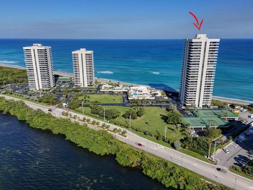 Residential complexes in Palm Beach Shores, Palm Beach