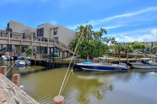 Residential complexes in Boca Raton, Palm Beach