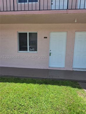 Edificio en Hialeah, Miami-Dade County