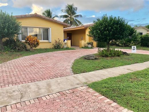 Villa in Pembroke Pines, Broward County