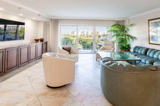 Residential complexes in Boca Raton, Palm Beach