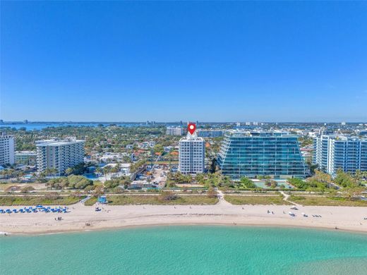Surfside, Miami-Dade Countyのアパートメント・コンプレックス
