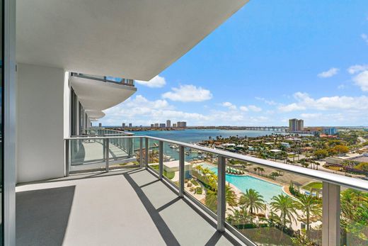 Residential complexes in Lake Park, Palm Beach