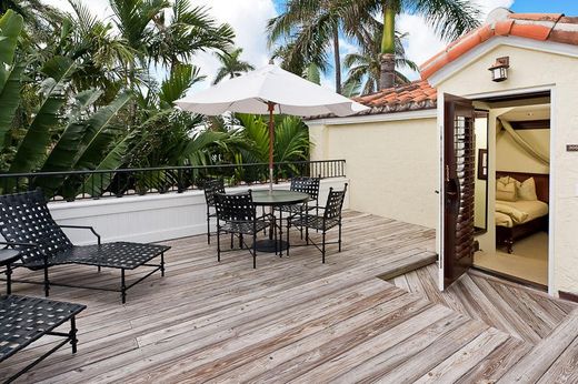 Residential complexes in Palm Beach, Florida