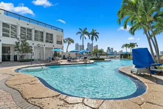 Kamienica w Aventura, Miami-Dade County