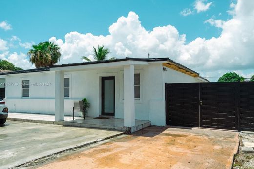 빌라 / Hialeah, Miami-Dade County