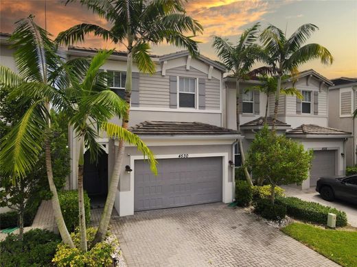 Villa in Tamarac, Broward County