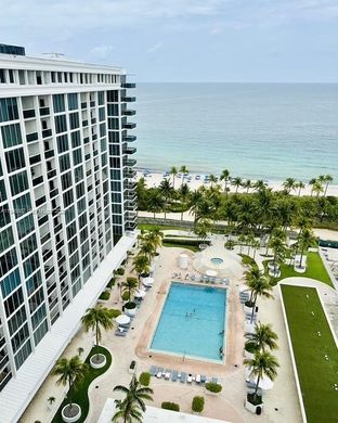 Residential complexes in Bal Harbour, Miami-Dade