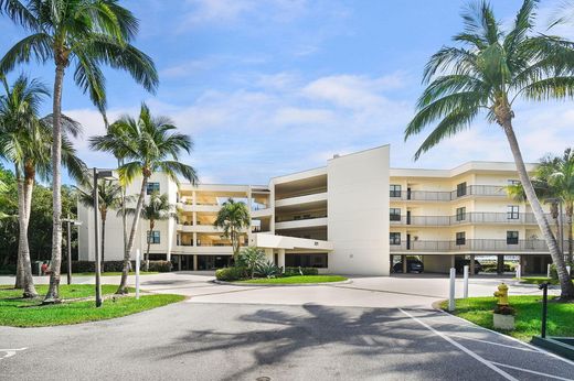 Residential complexes in Hutchinson Island South, Saint Lucie County