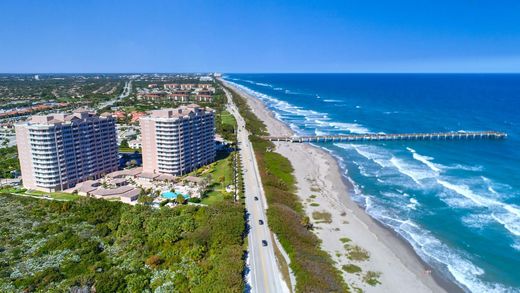 Residential complexes in Juno Beach, Palm Beach