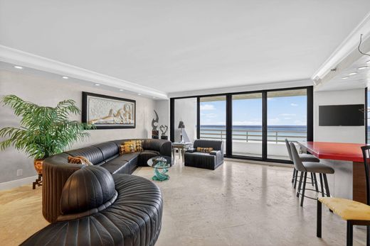 Residential complexes in Boca Raton, Palm Beach