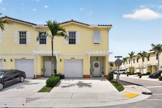 Townhouse in Lauderhill, Broward County