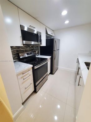 Residential complexes in Doral, Miami-Dade