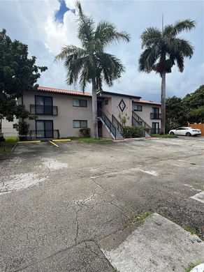 Residential complexes in Hallandale, Broward County