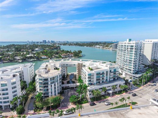 Residential complexes in Miami Beach, Miami-Dade