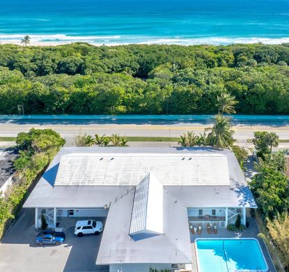 Residential complexes in Boca Raton, Palm Beach