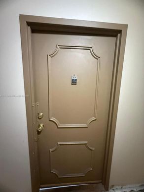 مجمع شقق ﻓﻲ Hallandale Beach, Broward County