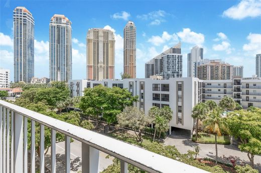 Complexes résidentiels à Sunny Isles Beach, Comté de Miami-Dade