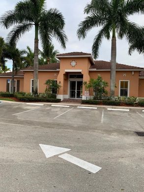 Residential complexes in Palm Springs, Palm Beach