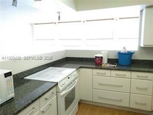 公寓楼  Hallandale Beach, Broward County