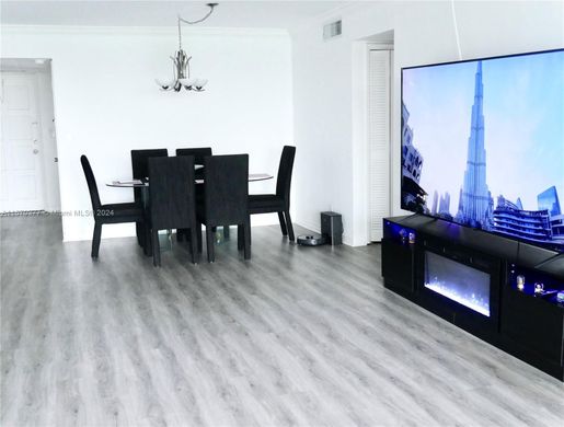 Residential complexes in Pompano Beach, Broward County