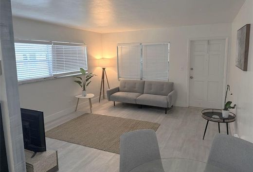 Residential complexes in Hollywood, Broward County