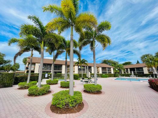 Residential complexes in Deerfield Beach, Broward County