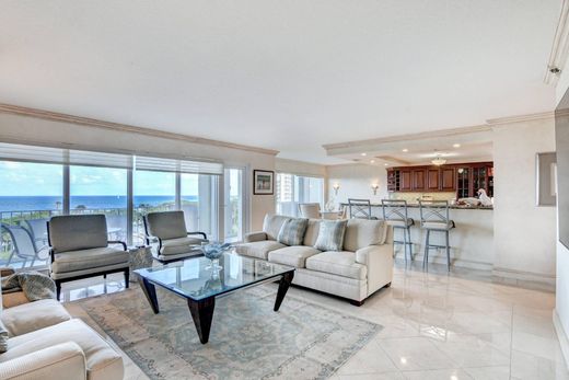 Residential complexes in Boca Raton, Palm Beach