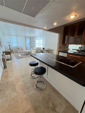 Residential complexes in Miami Beach, Miami-Dade