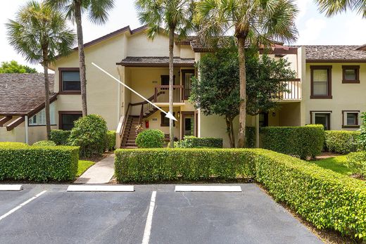 Residential complexes in Wellington, Palm Beach
