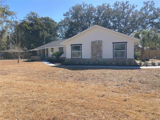 Villa in Arbors of Ocala Mobile Home Park, Marion County