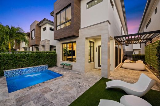 Villa - Doral, Miami-Dade County