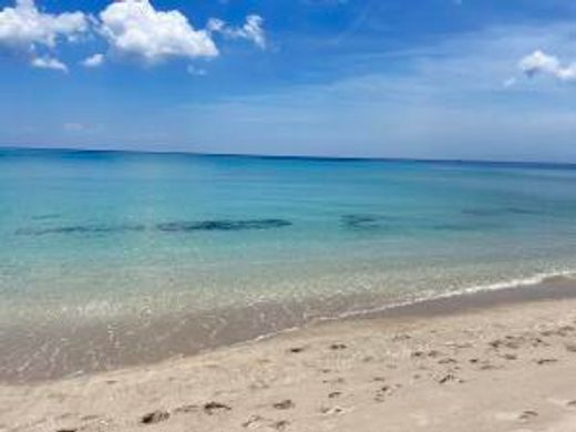 Residential complexes in South Palm Beach, Palm Beach