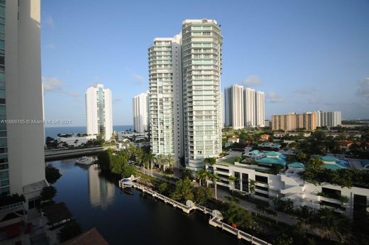Complexes résidentiels à Sunny Isles Beach, Comté de Miami-Dade