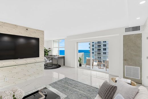 Residential complexes in Highland Beach, Palm Beach
