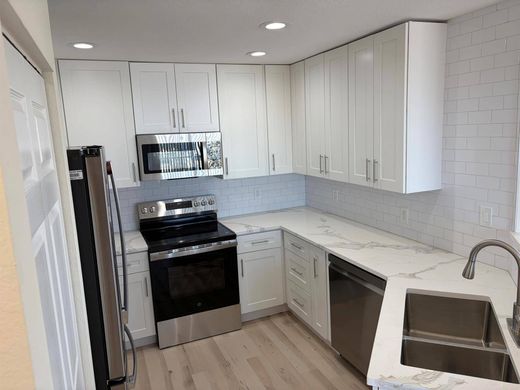 公寓楼  West Palm Beach, Palm Beach County