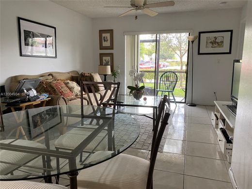 Residential complexes in Pembroke Pines, Broward County