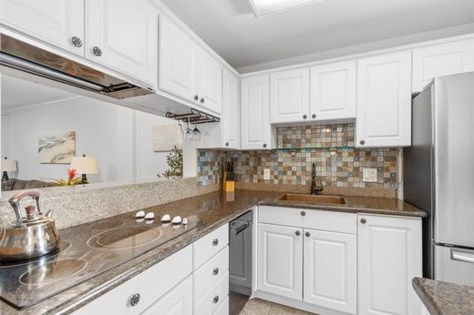 Residential complexes in Boca Raton, Palm Beach