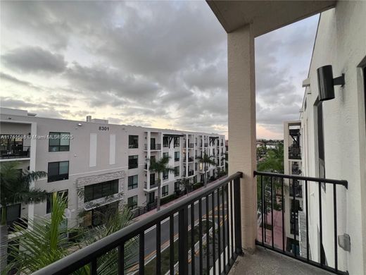 Doral, Miami-Dade Countyのアパートメント・コンプレックス