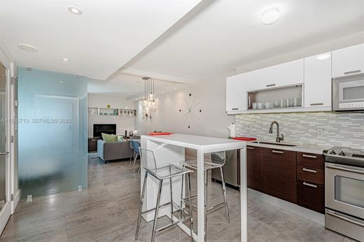 Residential complexes in Miami Beach, Miami-Dade