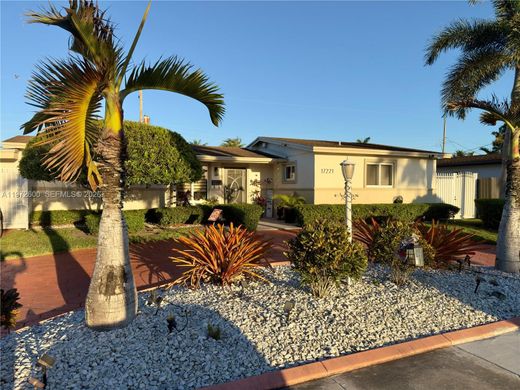 Villa in Hialeah, Miami-Dade County