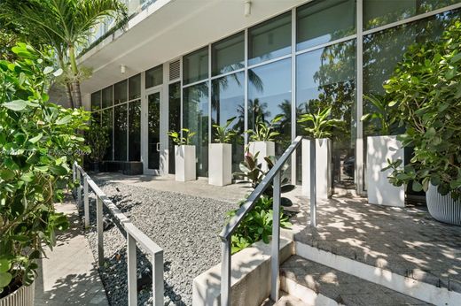 Residential complexes in Miami Beach, Miami-Dade