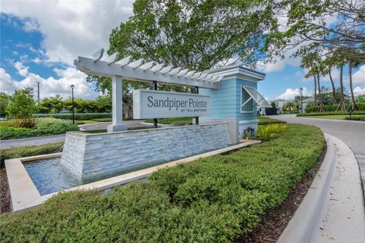 Residential complexes in Deerfield Beach, Broward County