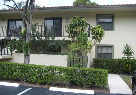 Residential complexes in Boca Raton, Palm Beach