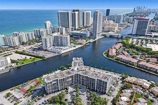 Residential complexes in Hallandale, Broward County