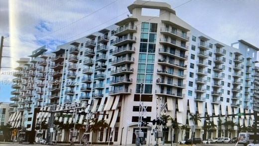 Residential complexes in Hollywood, Broward County