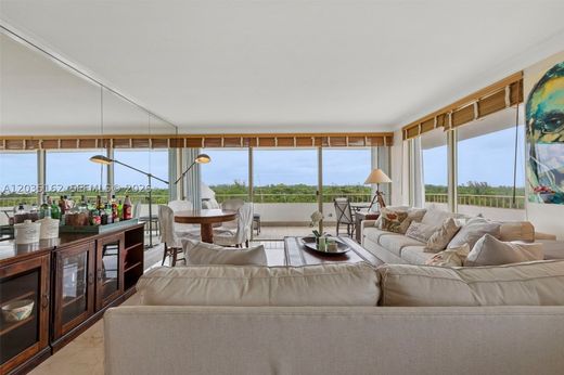 Residential complexes in Key Biscayne, Miami-Dade