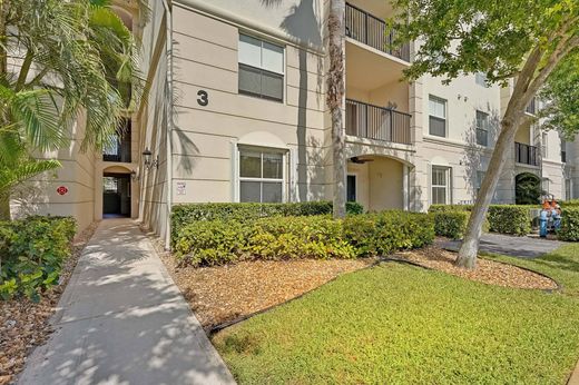 Residential complexes in Boynton Beach, Palm Beach